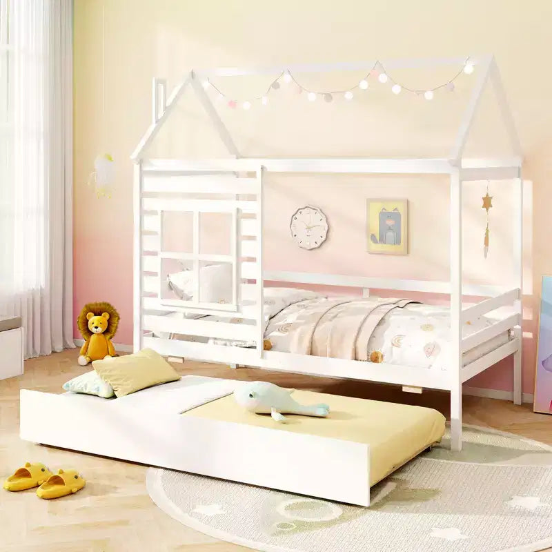 Lit cabane simple avec lit gigogne, en bois, avec toit, cheminée et fenêtre