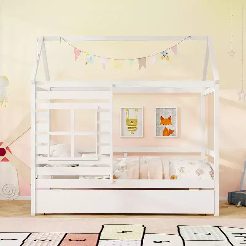 Lit cabane simple avec lit gigogne, en bois, avec toit, cheminée et fenêtre
