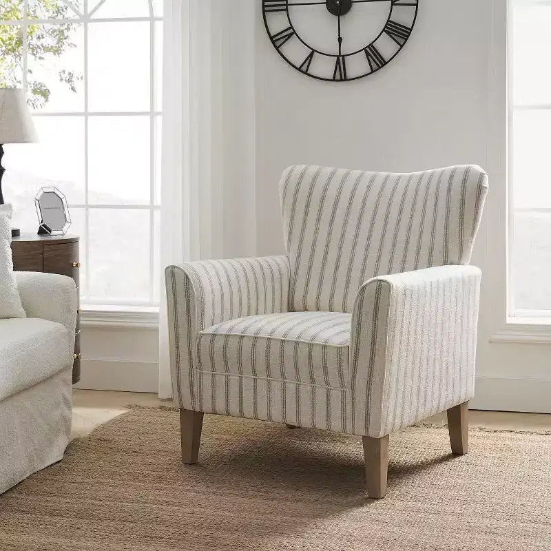 Fauteuil avec accoudoirs spéciaux