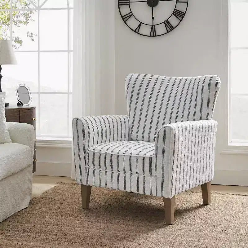 Fauteuil avec accoudoirs spéciaux