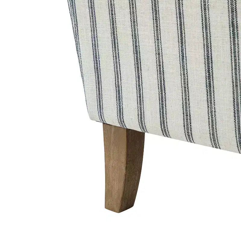 Fauteuil avec accoudoirs spéciaux